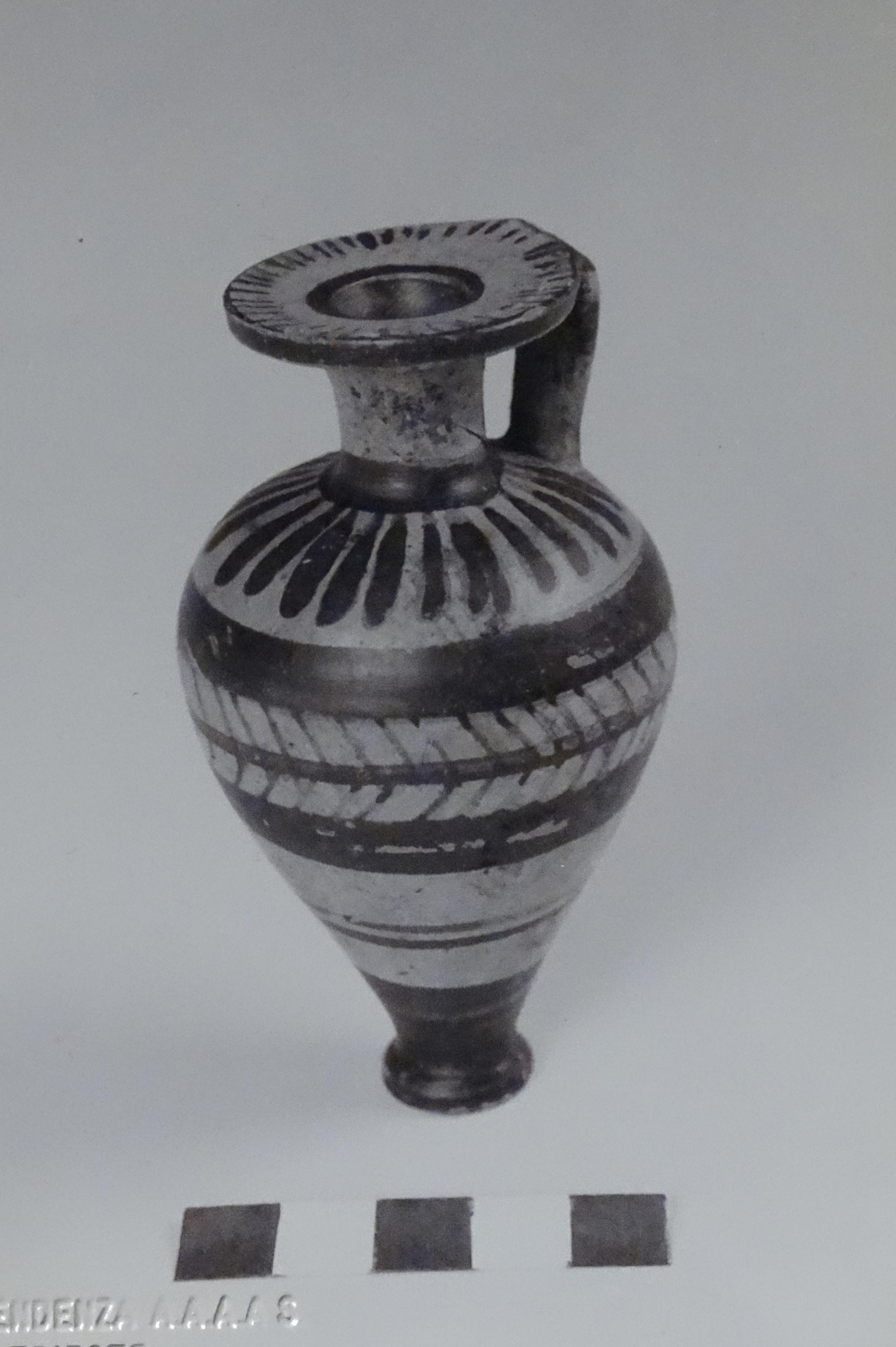 aryballos piriforme, Payne B; Colonna, tipo "a spina di pesce" - bottega etrusco-corinzia (sec. VII-VI a.C)