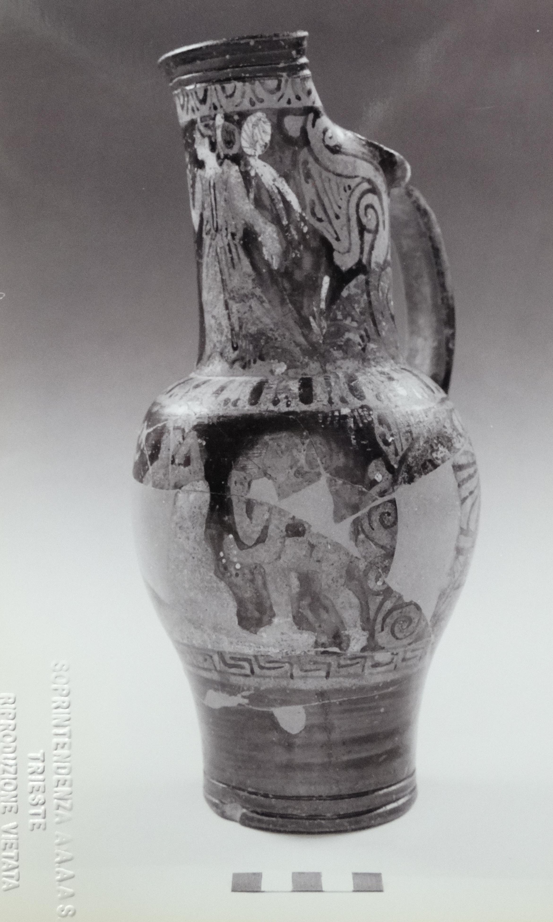 scena a carattere bacchico (oinochoe con becco a cartoccio, Beazley, forma VII B; Morel, forma 5722 b 1) di Pittore di Bruxelles R 273 (bottega) - bottega ceretana (seconda metà sec. IV a.C)