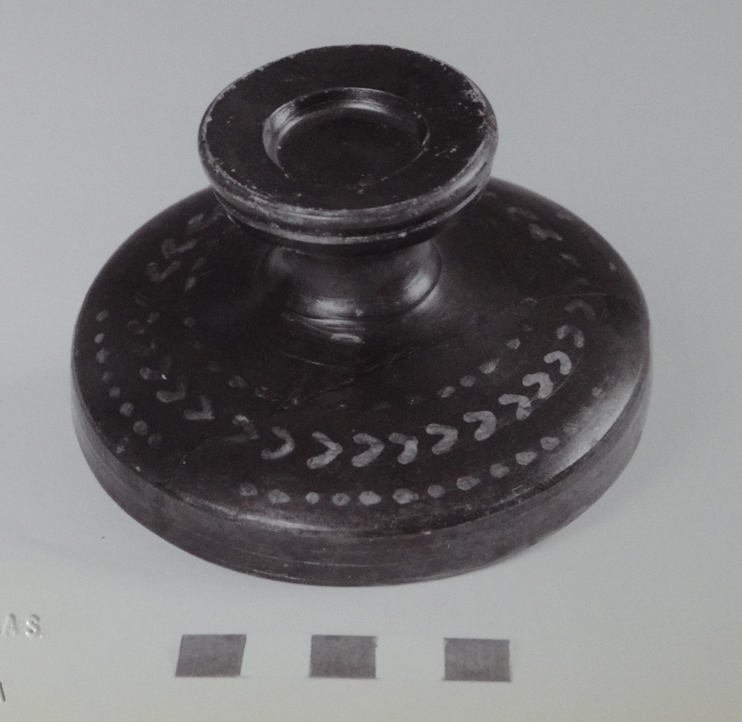 coperchio con presa sagomata, Morel, forma 4713 b 1 - ambito apulo-campano (sec. IV-III a.C)