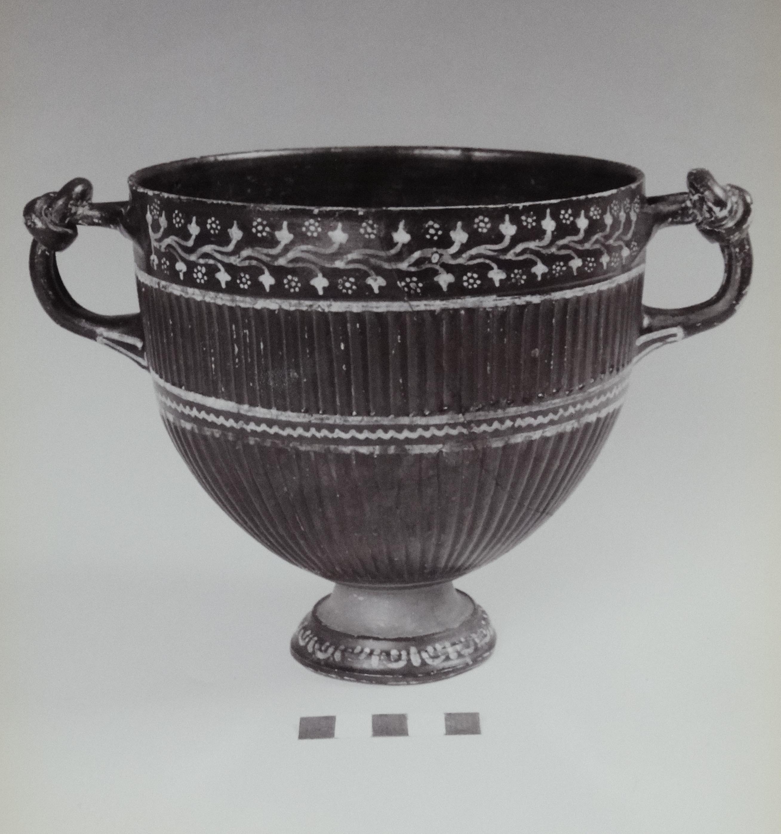 skyphos, Morel, forma 3134 a 1 - ambito apulo (sec. IV-III a.C)