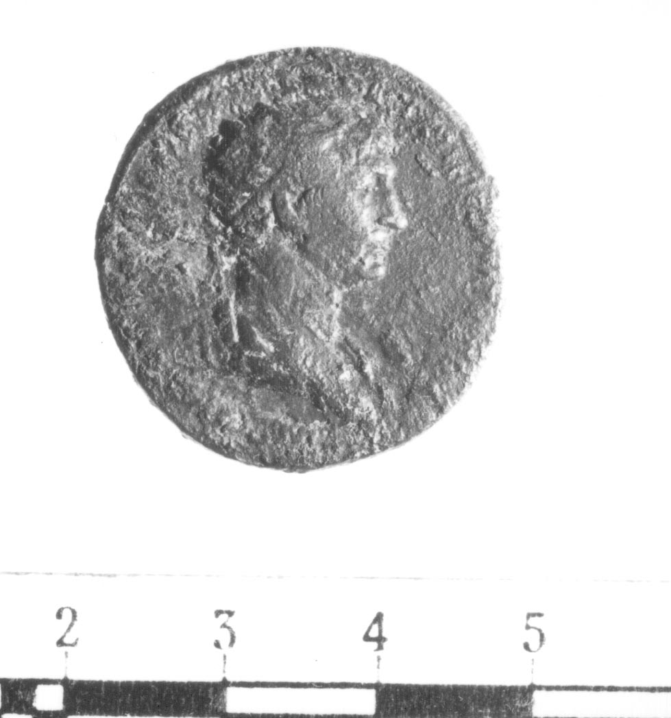 R/ Busto radiato di Traiano a destra; V/ Traiano stante tra due trofei (dupondio) (II sec. a.C)
