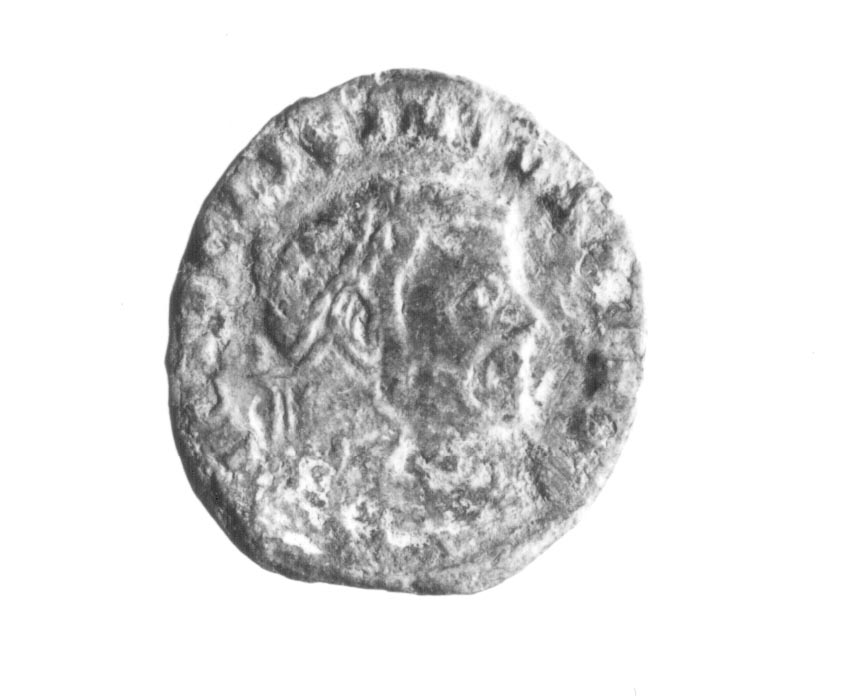 R/ Testa radiata di Licinio I a destra; V/ Giove stante a sinistra con lancia e vittoria; ai suoi piedi,un'aquila sostiene una corona con il becco (AE4) (IV sec. d.C)
