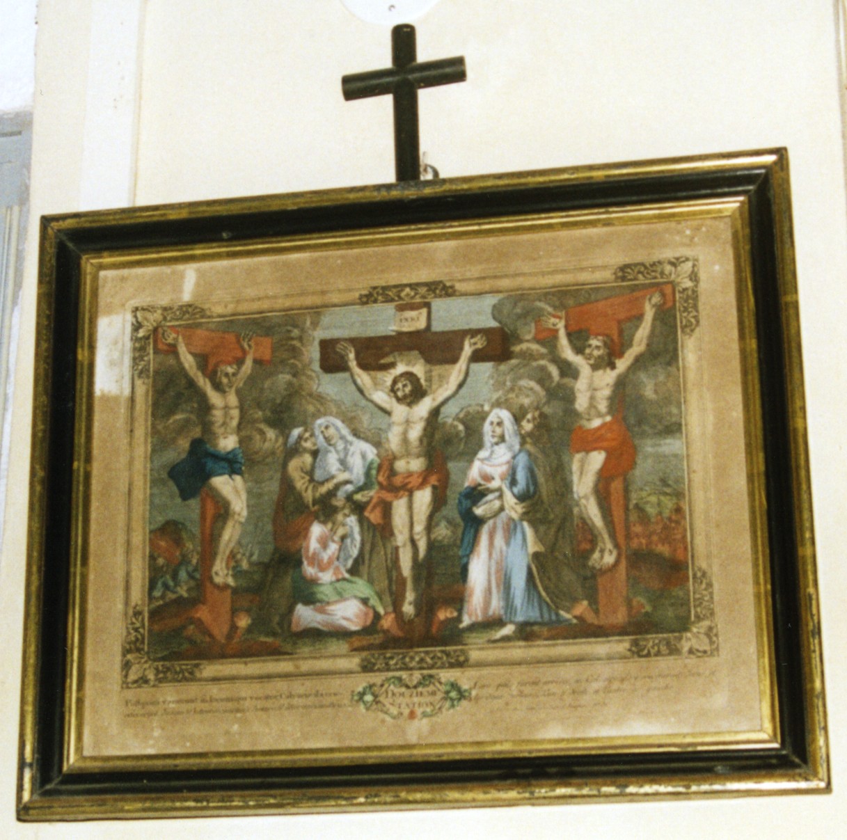 Stazione xii: gesù innalzato e morto in croce (via crucis)