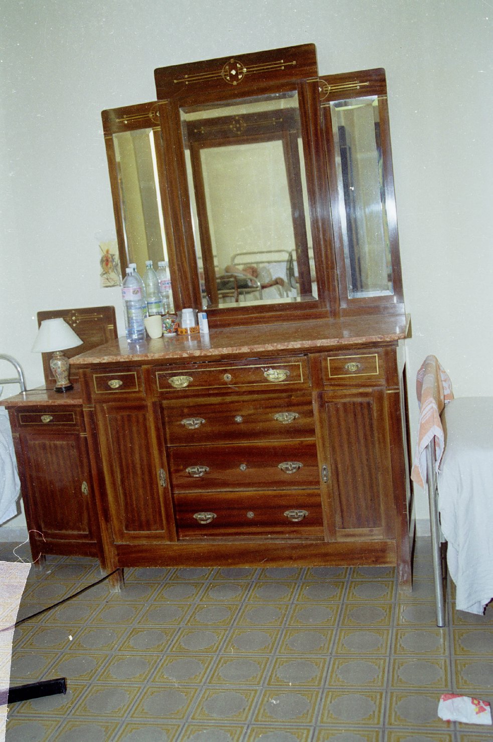 Comò toeletta, elemento d'insieme