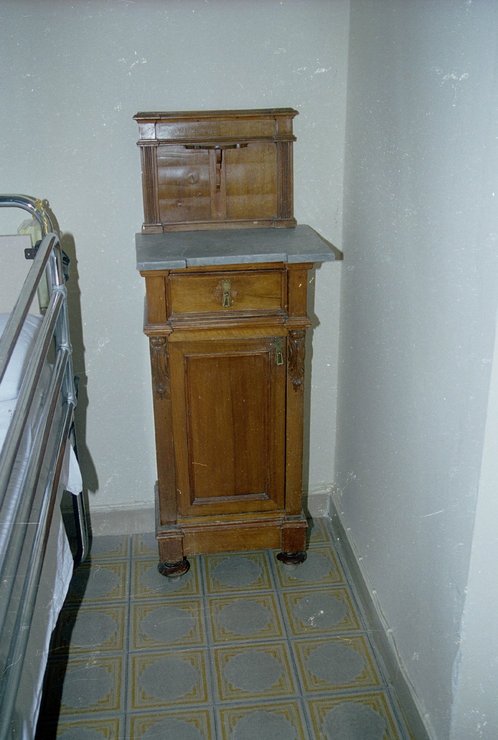 Comodino, serie