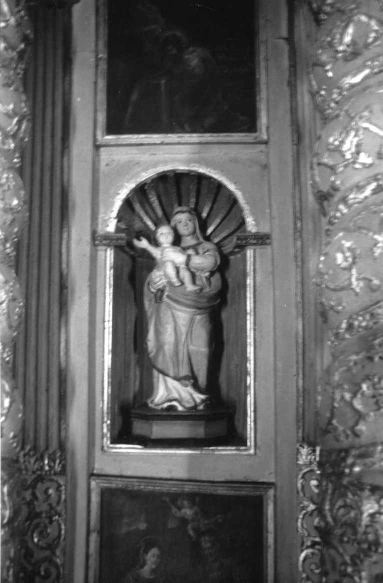 Madonna con bambino (statua)