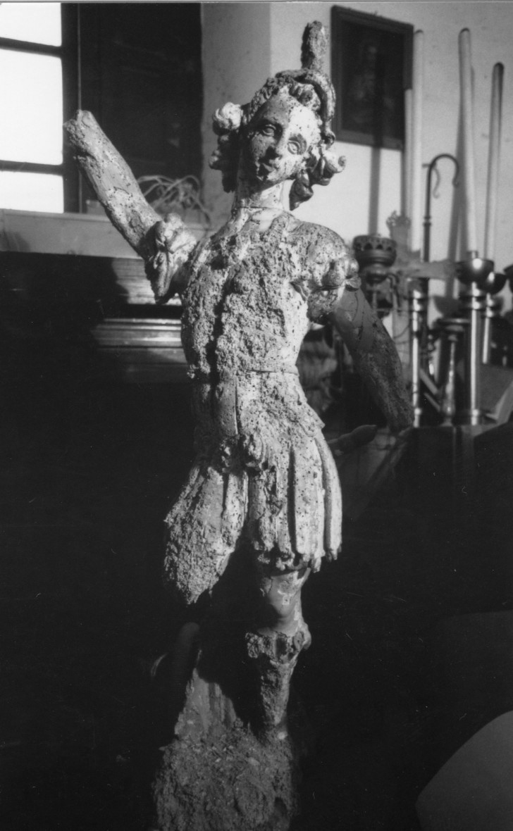 San michele arcangelo combatte il drago (statua)