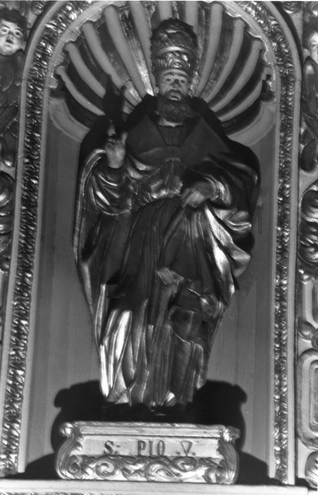 San pio v papa (scultura)