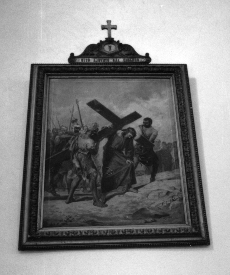 Stazione v: gesù aiutato da simone il cireneo a portare la croce (via crucis)