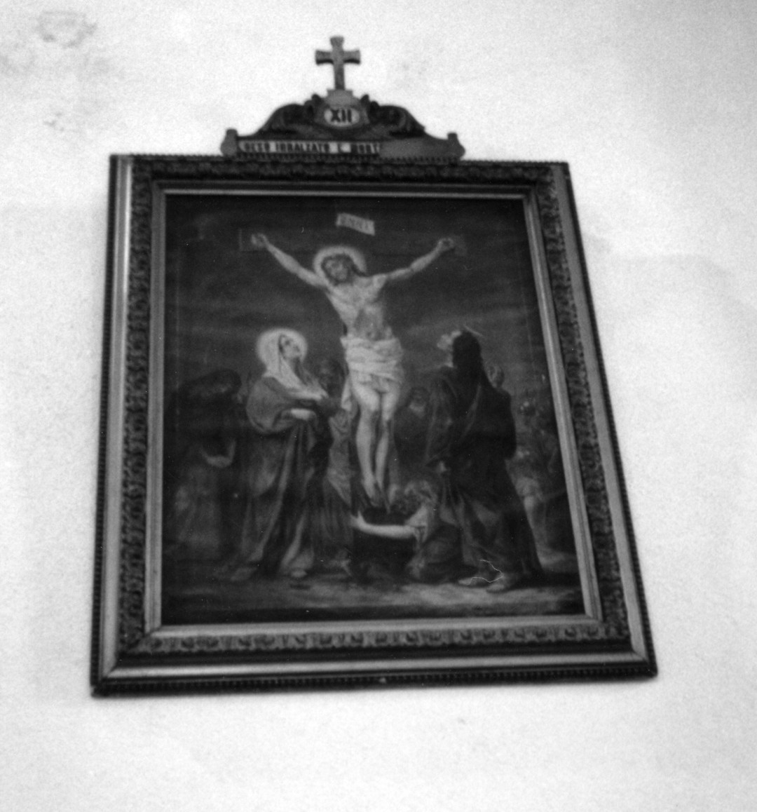 Stazione xii: gesù innalzato e morto in croce (via crucis)