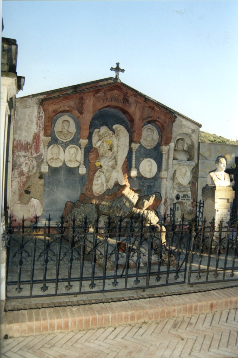 Monumento funebre