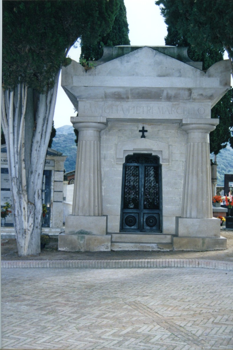Monumento funebre - a cappella