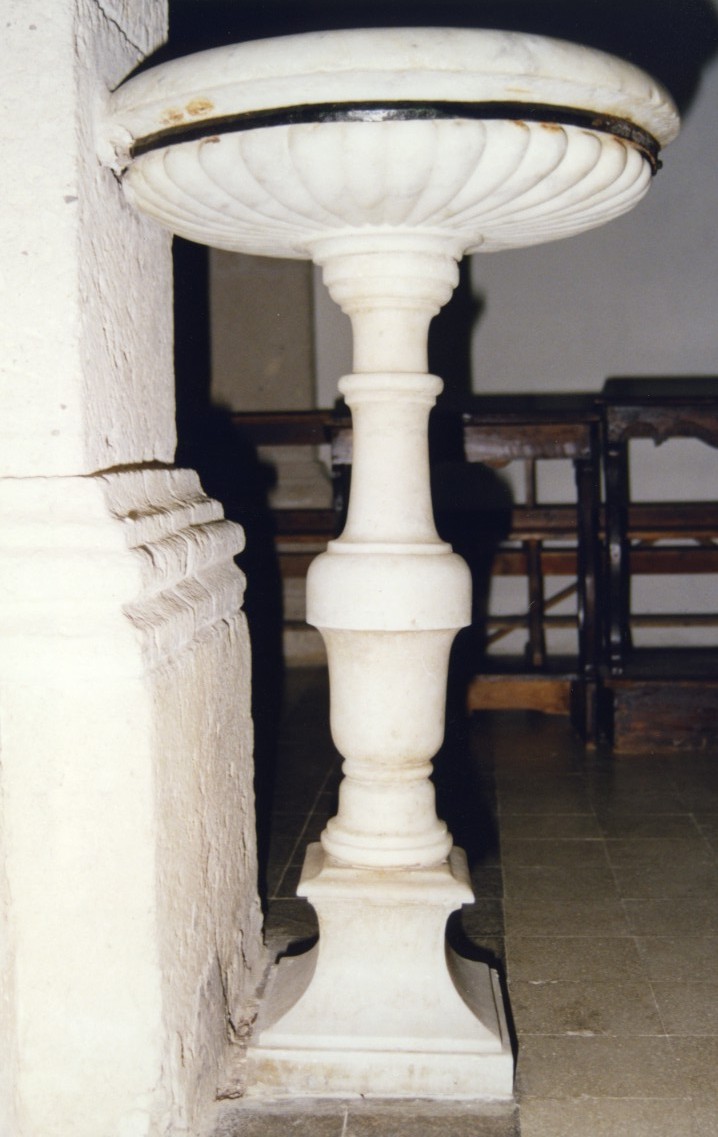 Acquasantiera - a fusto