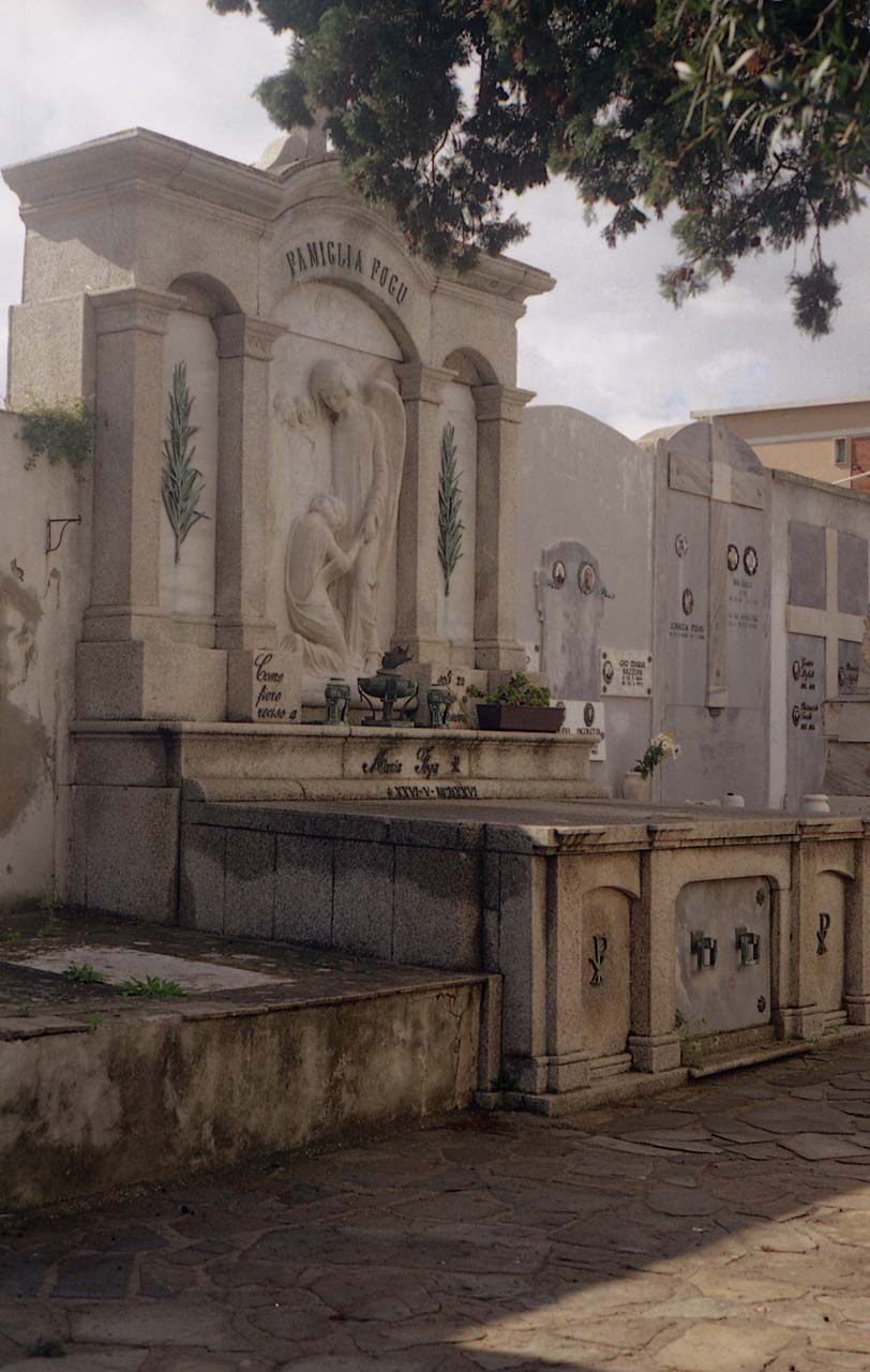 Angeli e figura femminile dolente (monumento funebre)
