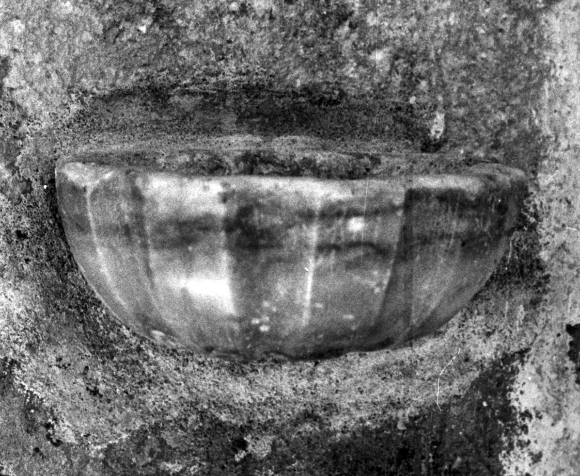 Acquasantiera pensile