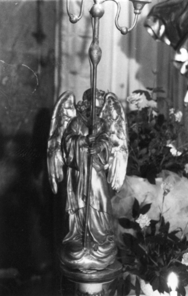 Angelo reggicandelabro (scultura)