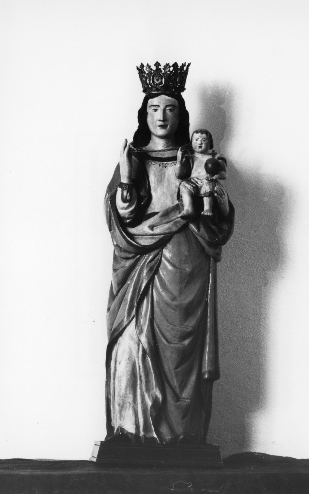 Madonna con bambino (statua)