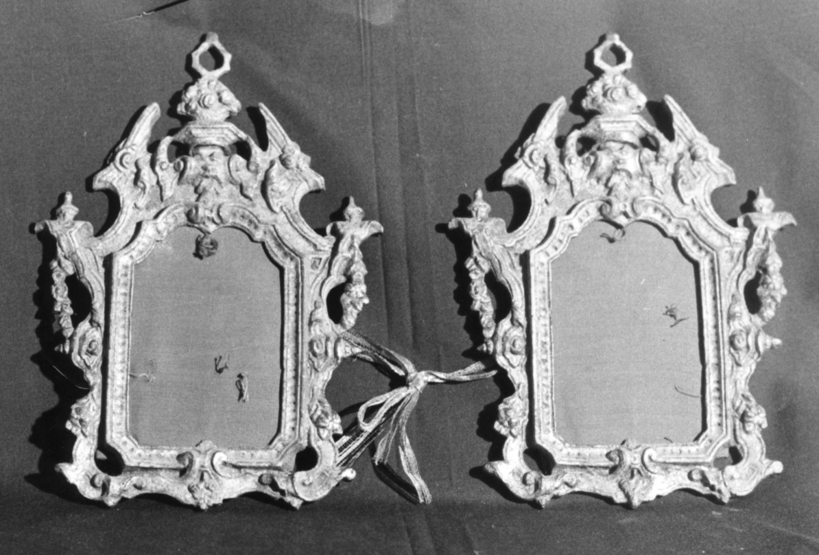 Cornice, serie