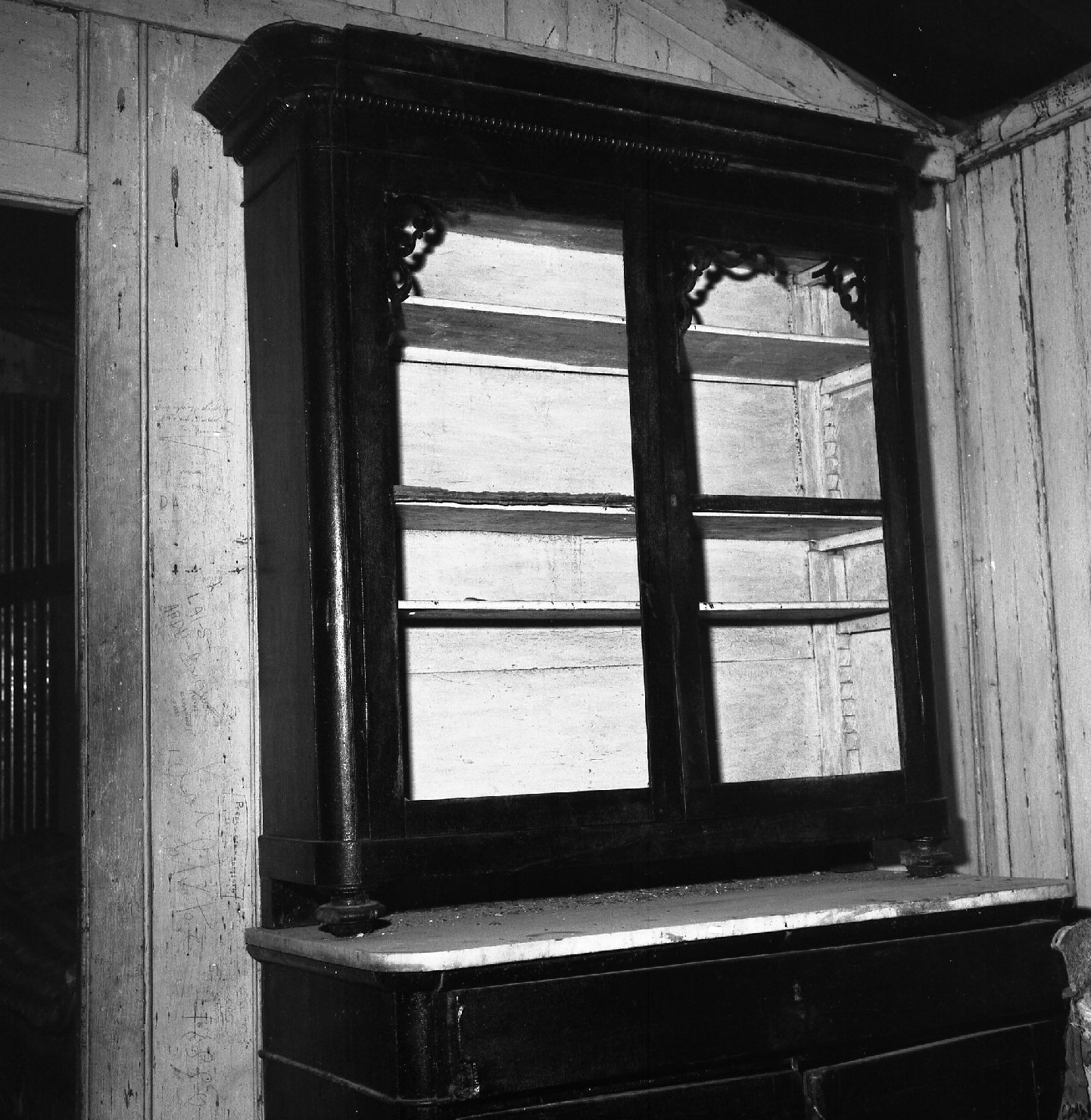 Alzata di credenza