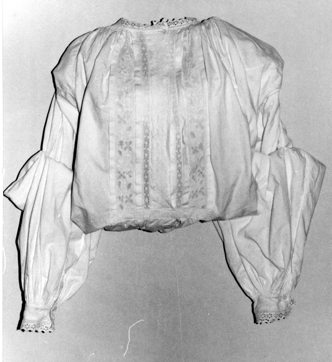 Camicia, costume femminile
