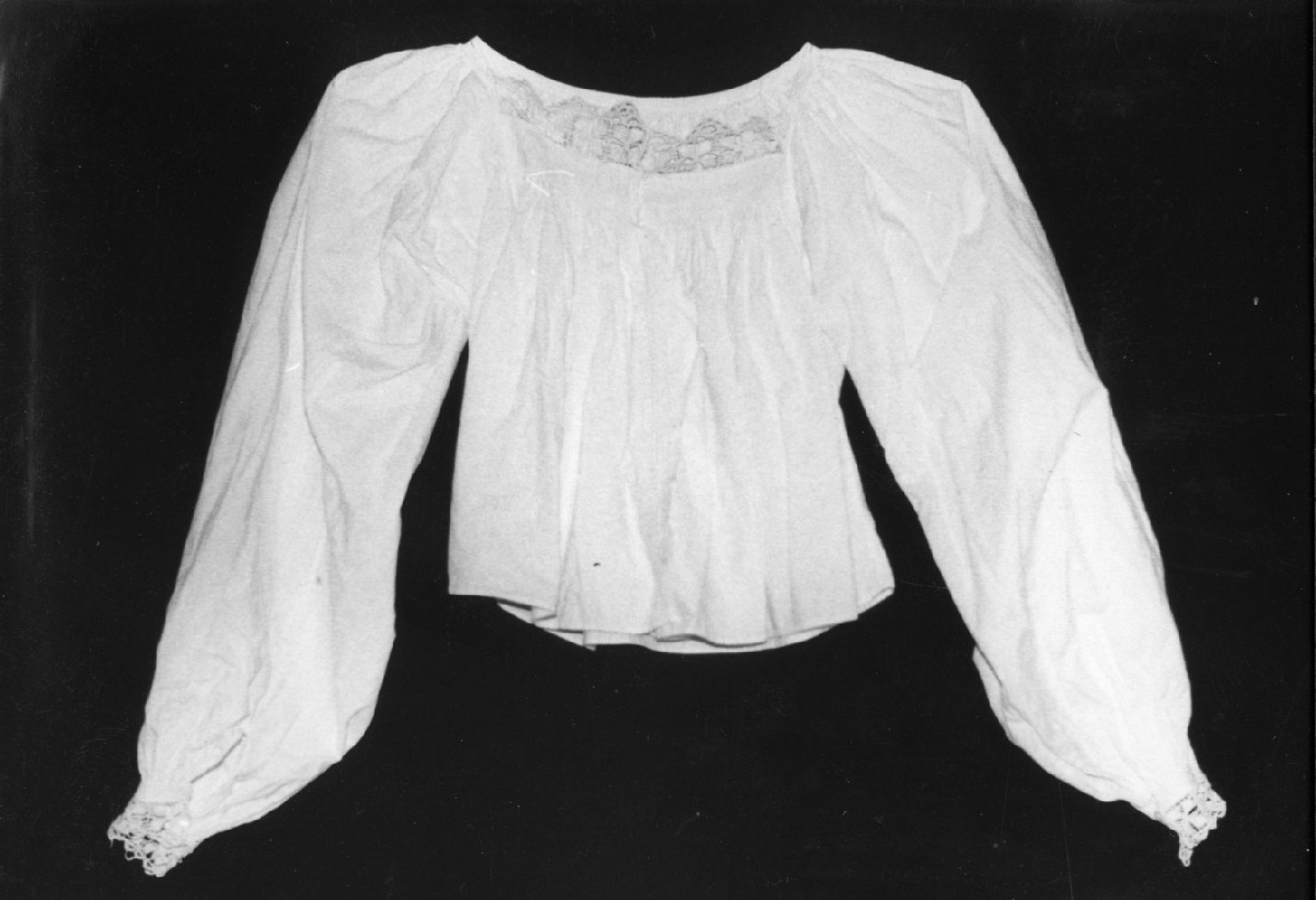 Camicia, costume femminile