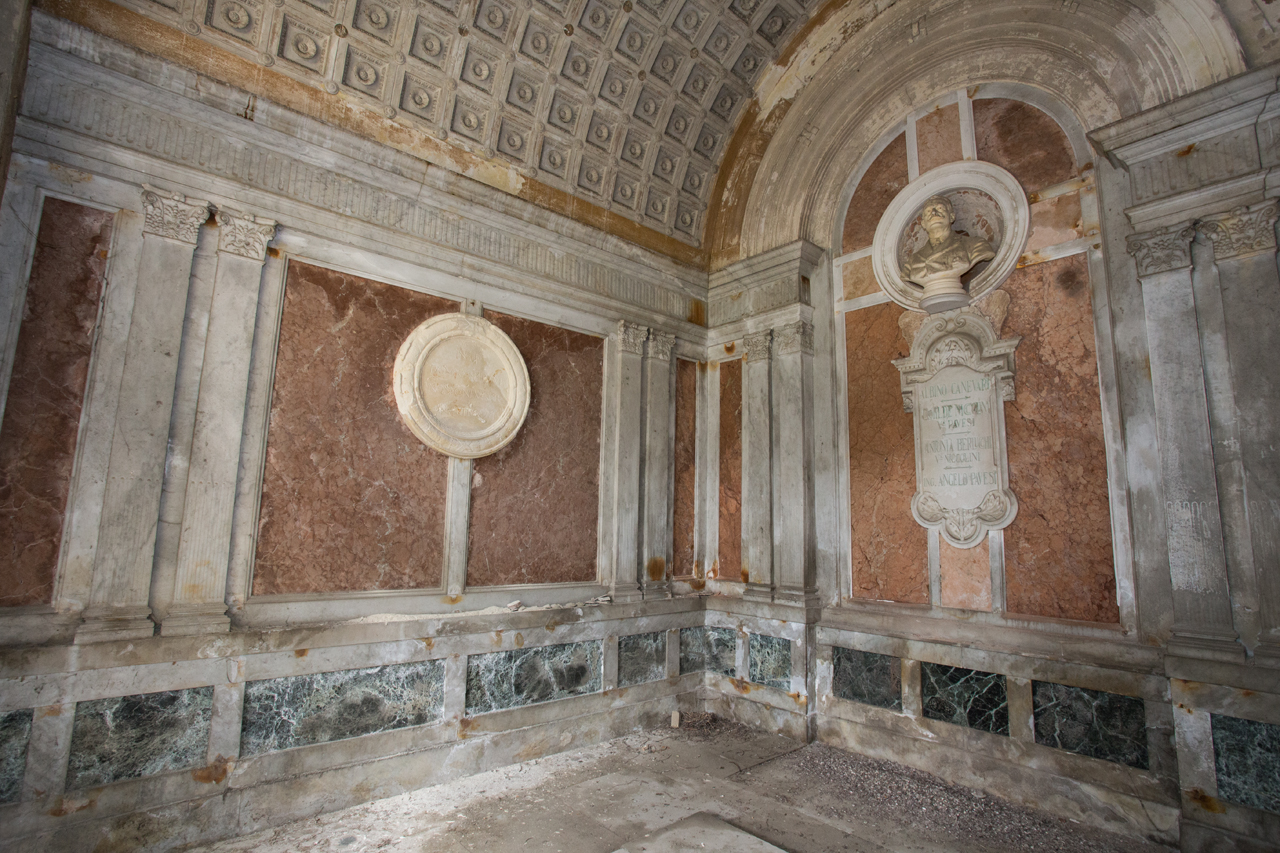 Motivi decorativi architettonici; sculture (decorazione plastico-architettonica, complesso decorativo)