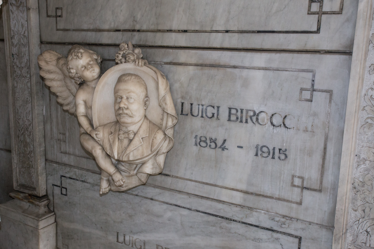 ritratto di Luigi Birocchi (rilievo commemorativo, elemento d'insieme) di Sartorio Giuseppe (sec. XX)