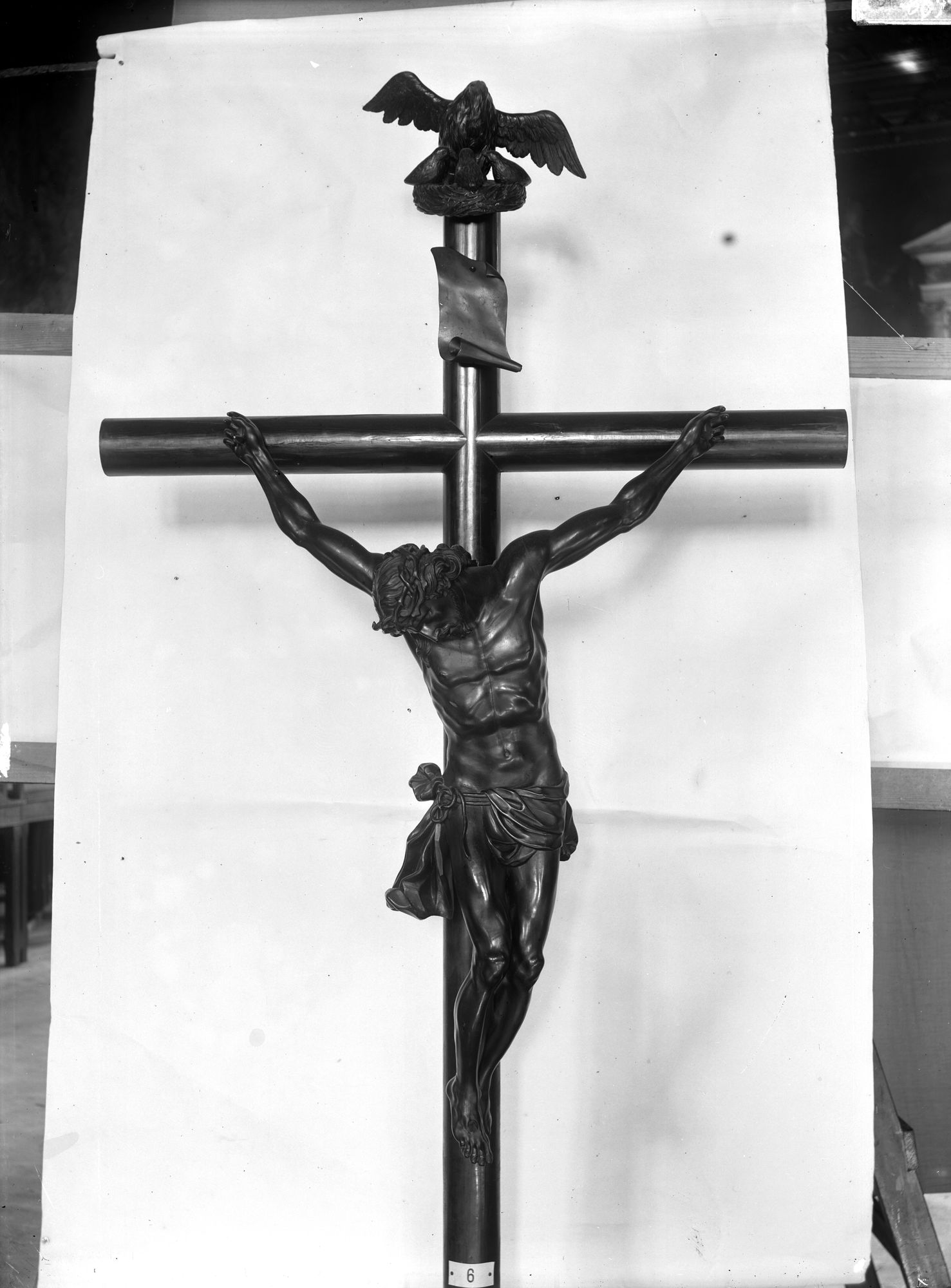 Chiesa di Stanghella. Crocifisso intagliato in legno, attribuito al Brustolon (negativo) di Gabinetto fotografico (XX)