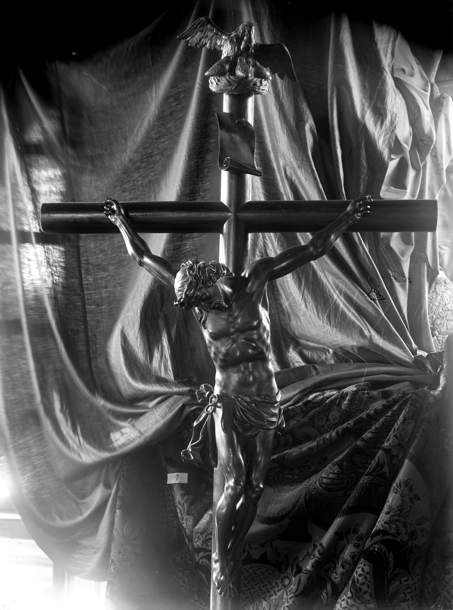 Chiesa di Stanghella. Crocifisso intagliato in legno, attribuito al Brustolon (negativo) di Gabinetto fotografico (XX)