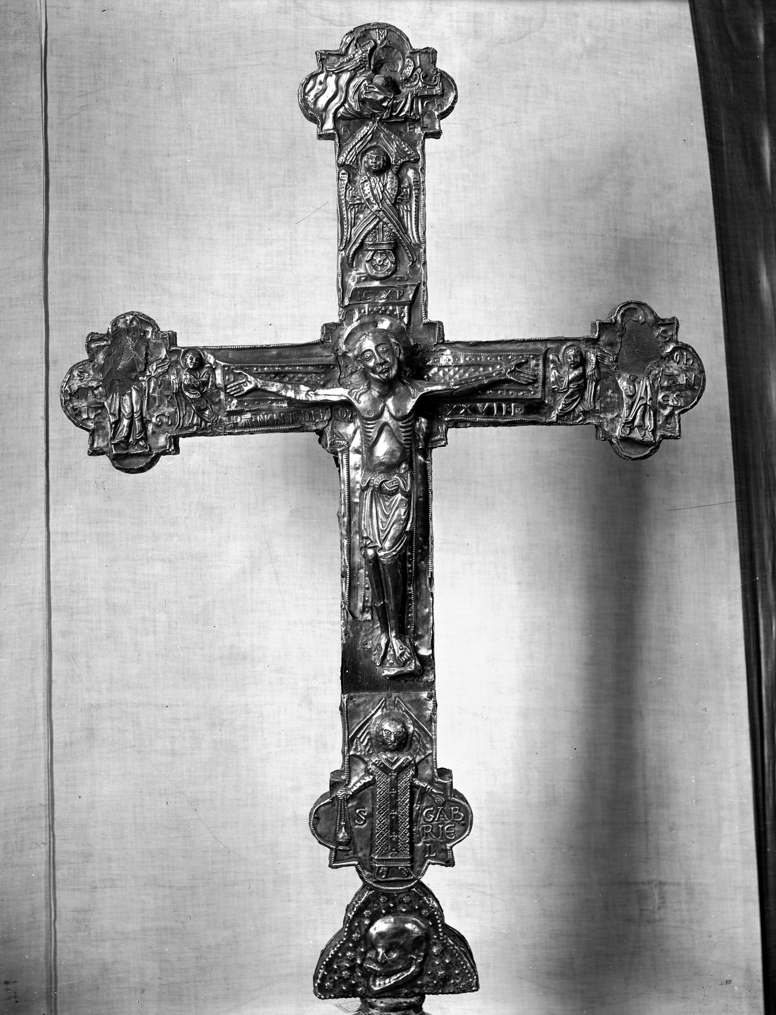 Duomo. Croce Capitolare d'argento. Nel centro il crocifisso, sul rovescio la Vergine seduta. MCCXXVIII (negativo) di Gabinetto fotografico (XX)