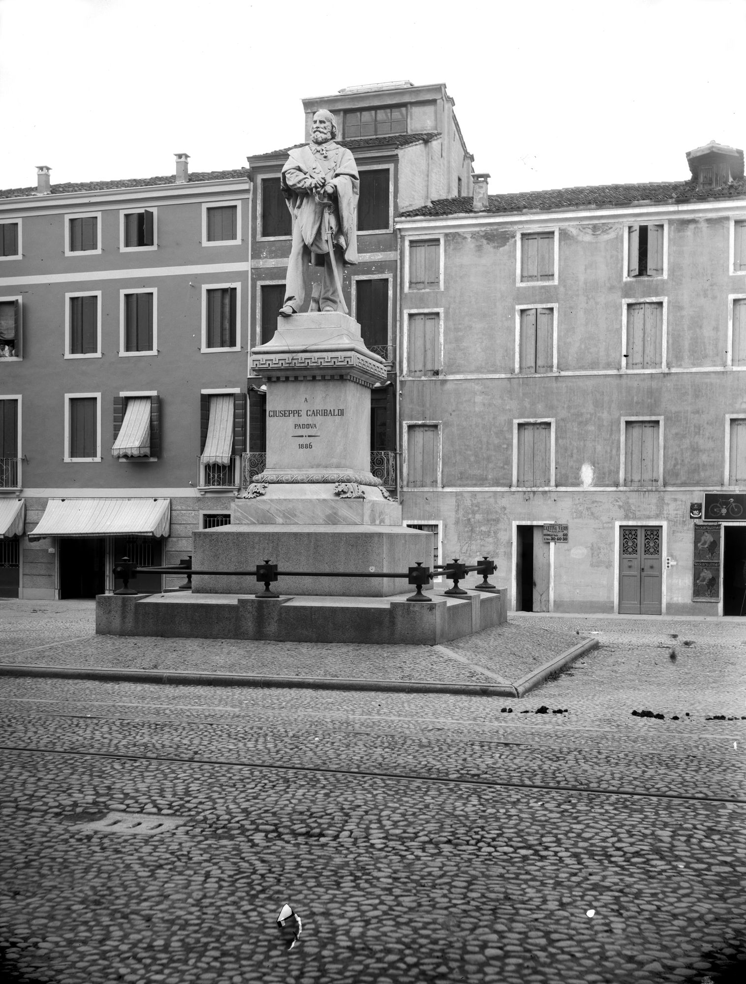 Monumento a Giuseppe Garibaldi (negativo) di Gabinetto fotografico (XX)