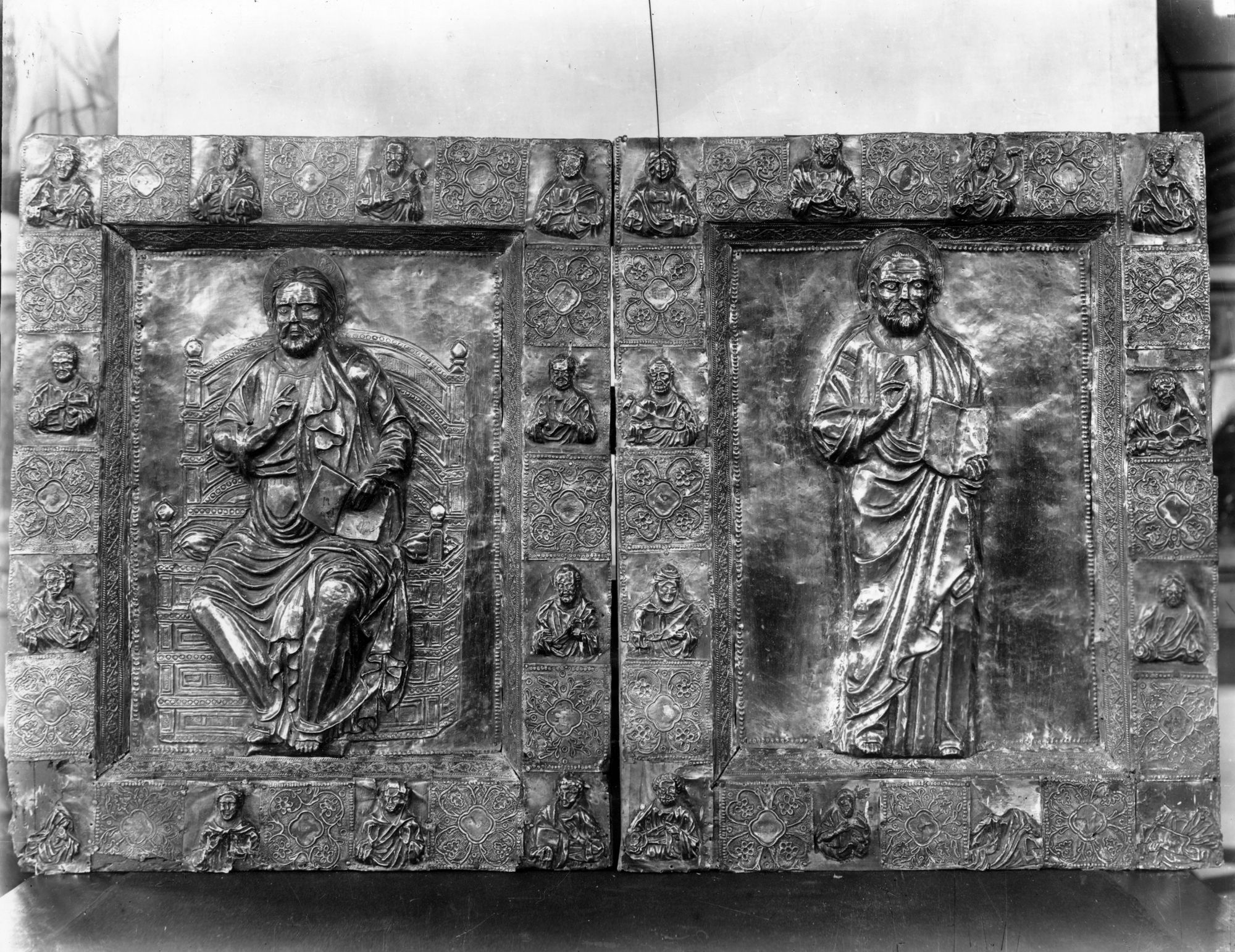 Duomo di Caorle. La pala d'altare nel Duomo (negativo) di Gabinetto fotografico (XX)