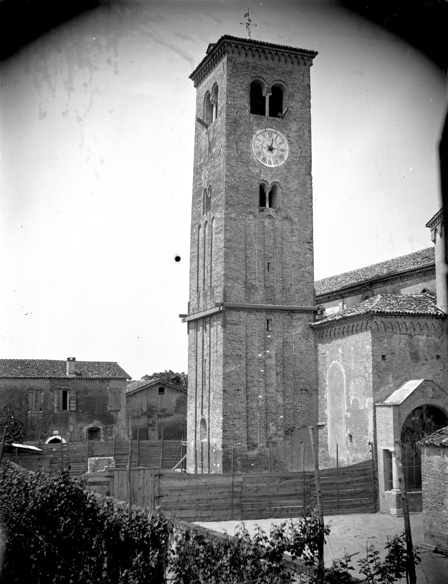 Concordia Sagittaria. Il campanile di Concordia (negativo) di Gabinetto fotografico (XX)