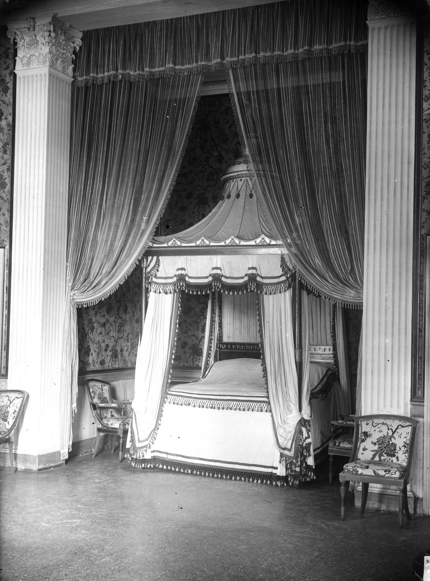 Villa Nazionale di Stra. Letto dell'imperatore Napoleone (negativo) di Gabinetto fotografico (XX)
