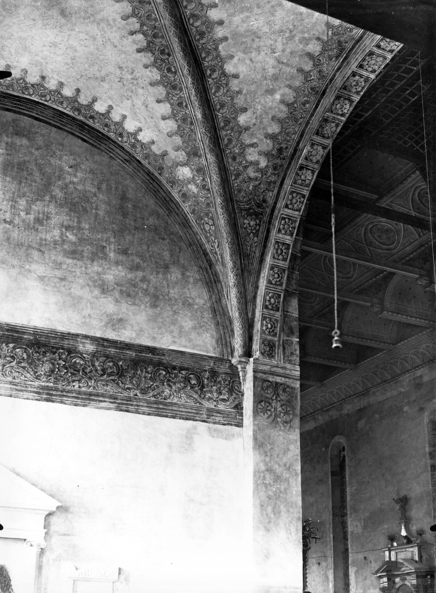 Chiesa degli Eremitani. Varie dell'interno dopo i lavori di ripristino del braccio destro verso la Cappella Ovetari (negativo) di Gabinetto fotografico (XX)