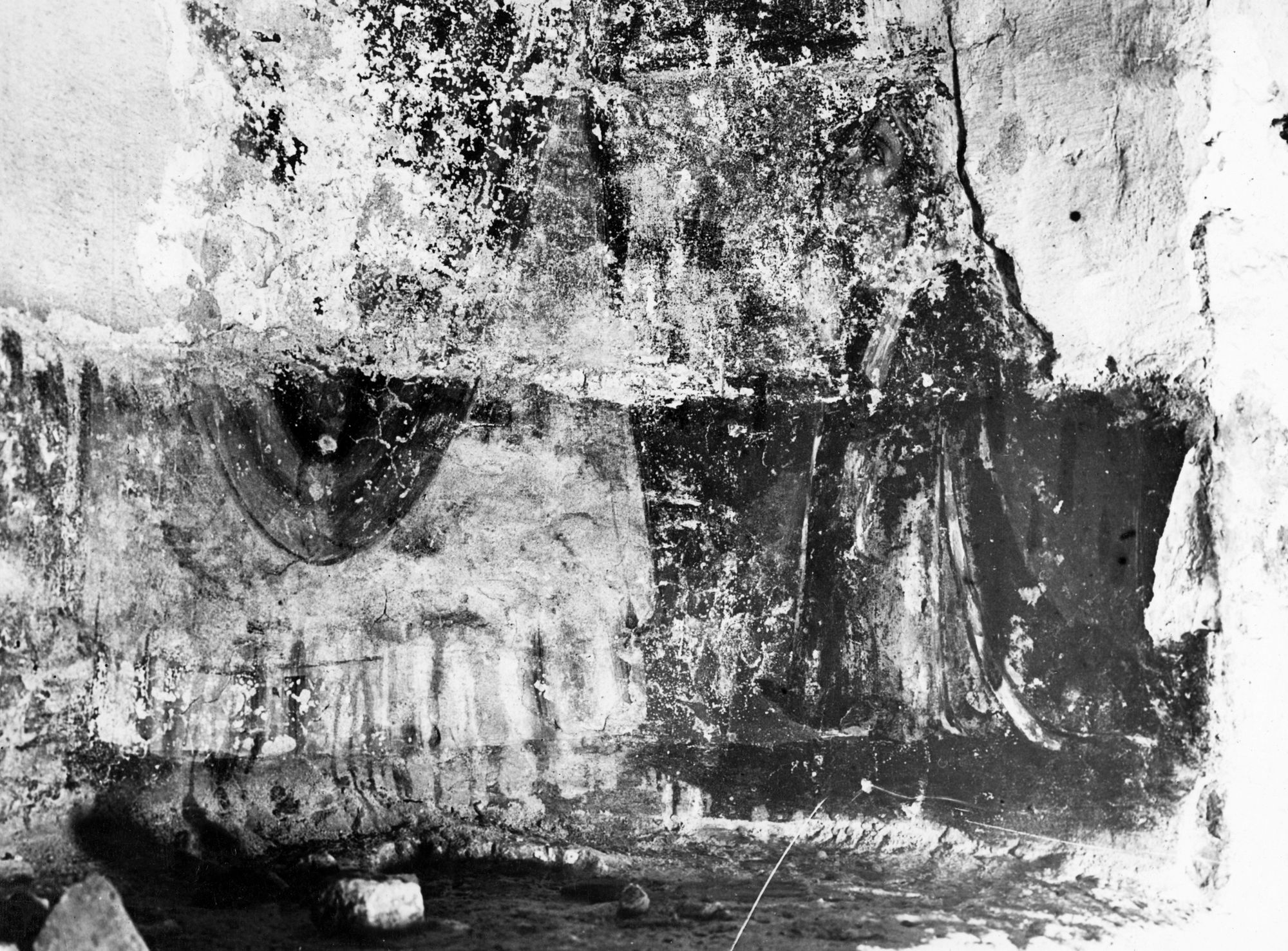 Cattedrale. Cripta. Particolare di affresco su un anicchia (negativo) di Gabinetto fotografico (XX)