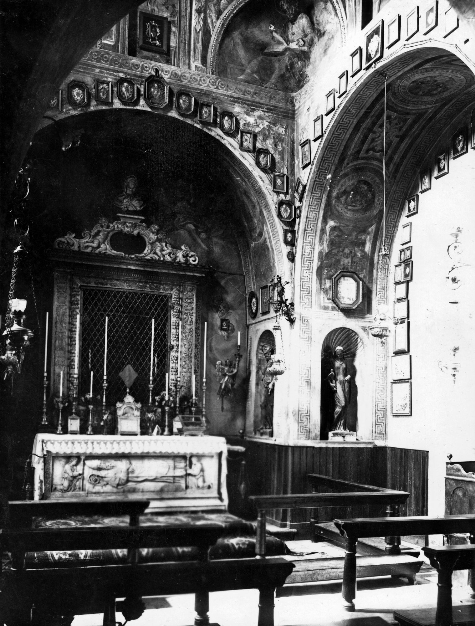 Chiesa Santa Giustina. Veduta d'insieme della cappella bizantina (negativo) di Gabinetto fotografico (XX)