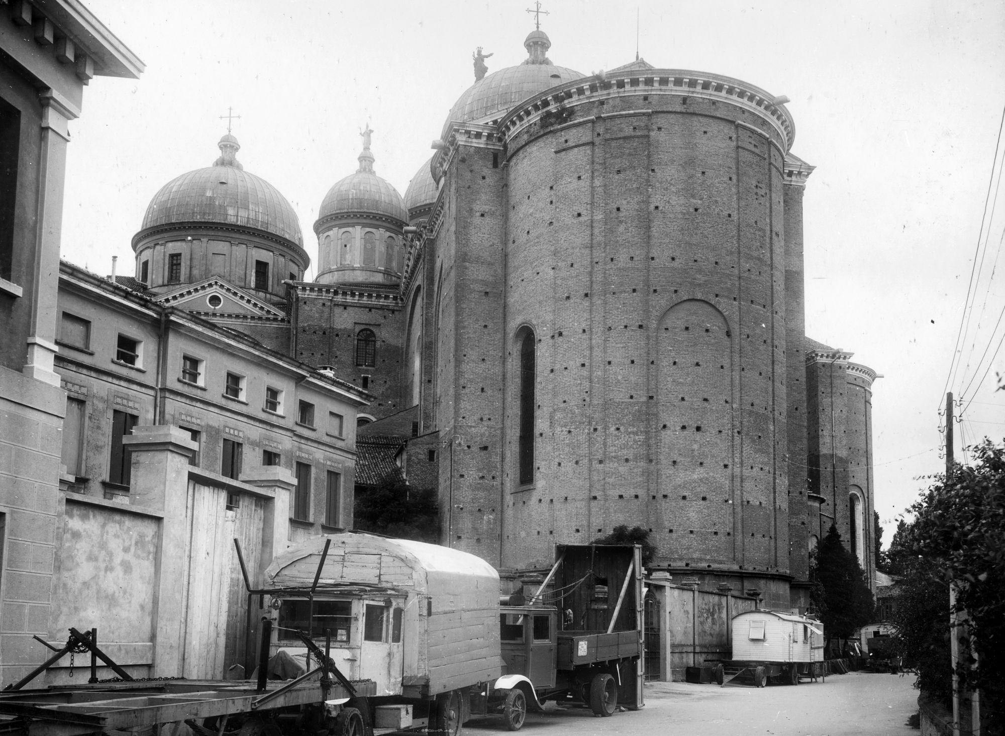 Chiesa santa Giustina. Braccio sinistro esterno (negativo) di Gabinetto fotografico (XX)