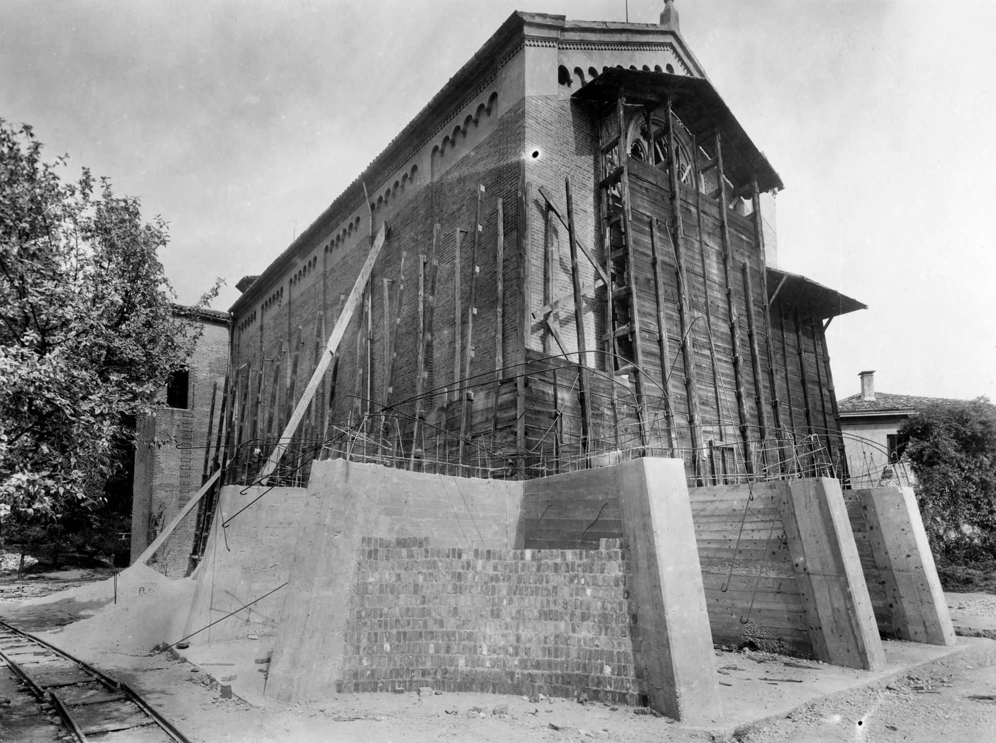 Opere di Guerra. Cappella degli Scrovegni. Aspetti interni edd esterni per la difesa della cappella e degli affreschi di Giotto (negativo) di Gabinetto fotografico (XX)