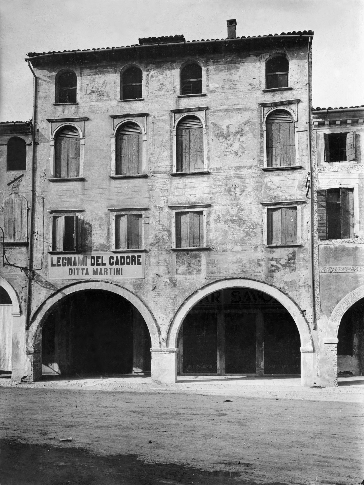 Noale. Casa affrescata in piazza XX Dicembre n. 189 Sec. XVI (negativo) di Gabinetto fotografico (XX)