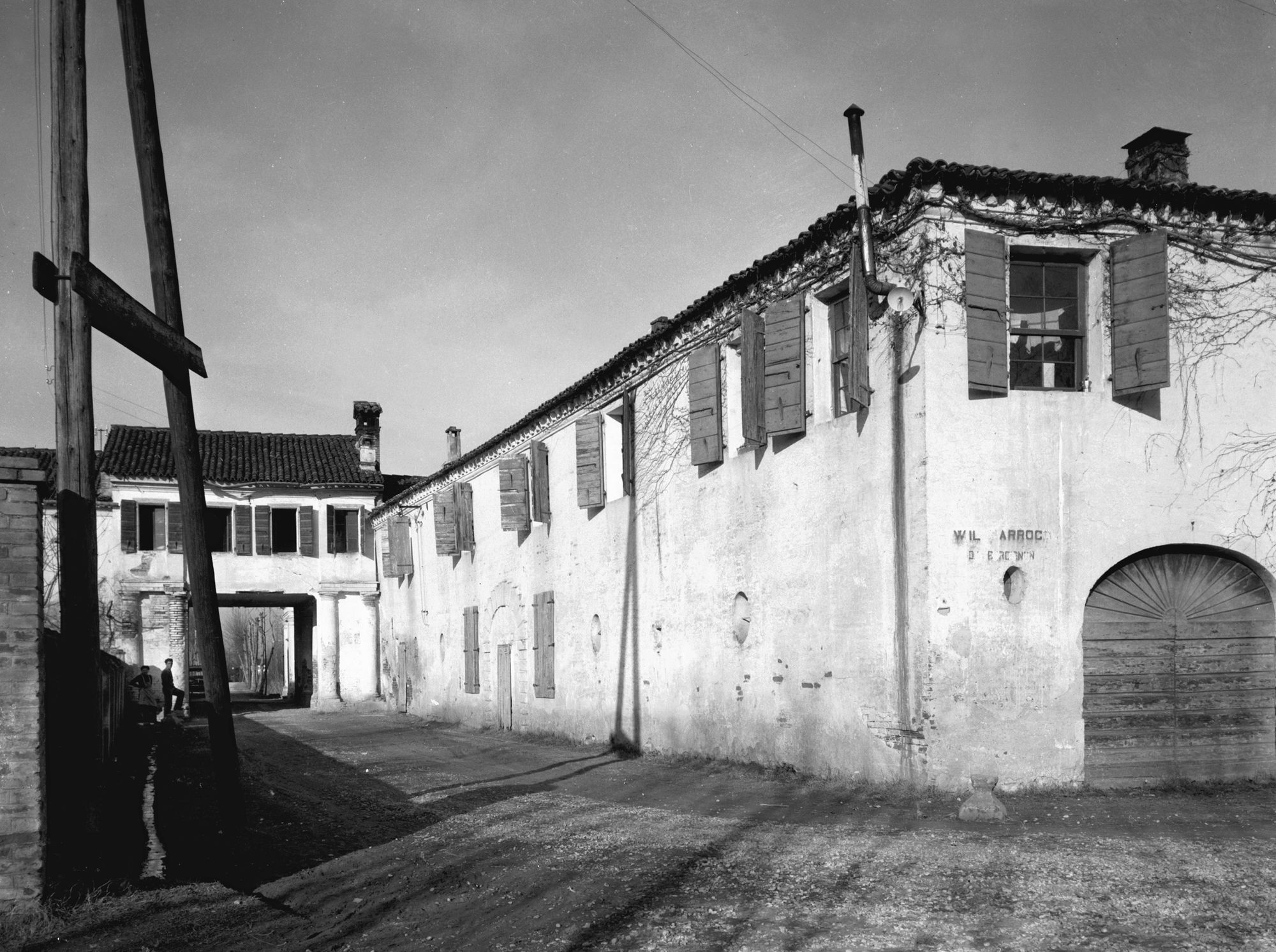 Villa Agazzi Sailer. Foresteria ed ingresso (negativo) di Gabinetto fotografico (XX)