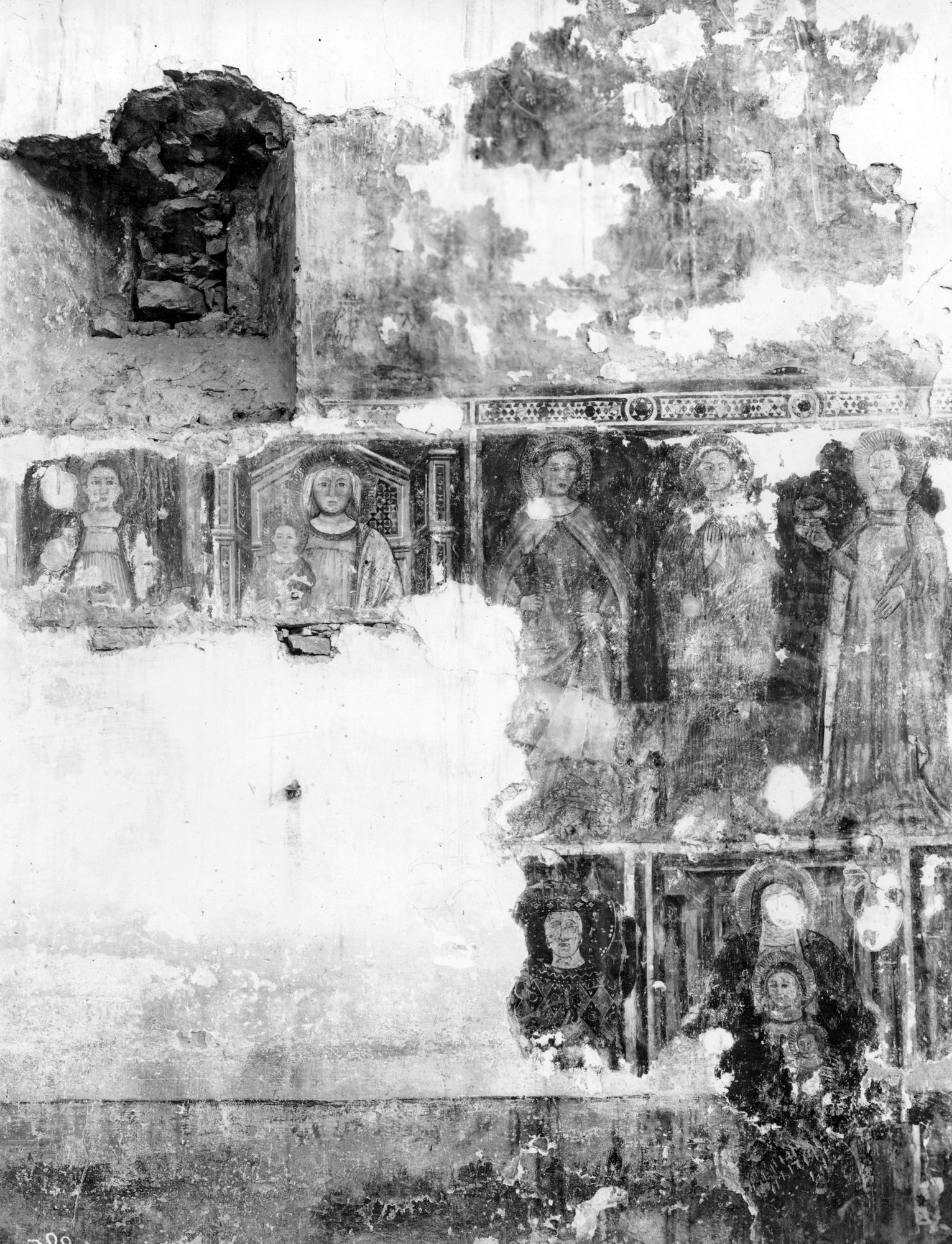 Arquà Petrarca. Chiesa. Particolari di affreschi del sec. XIV (negativo) di Gabinetto fotografico (XX)