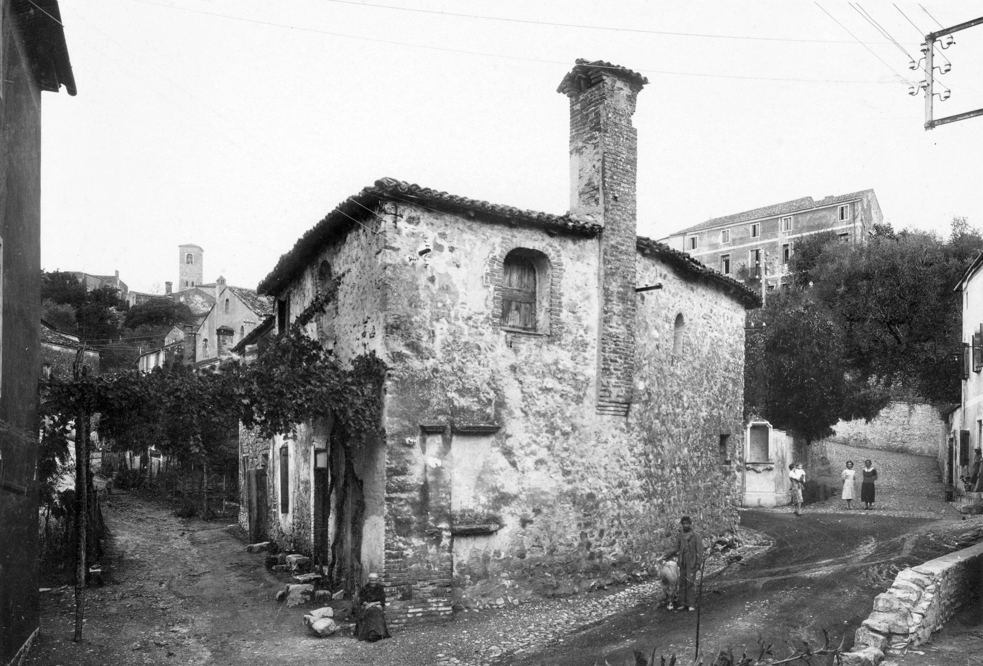 Arquà Petrarca. Casa antica in via Roma (negativo) di Gabinetto fotografico (XX)