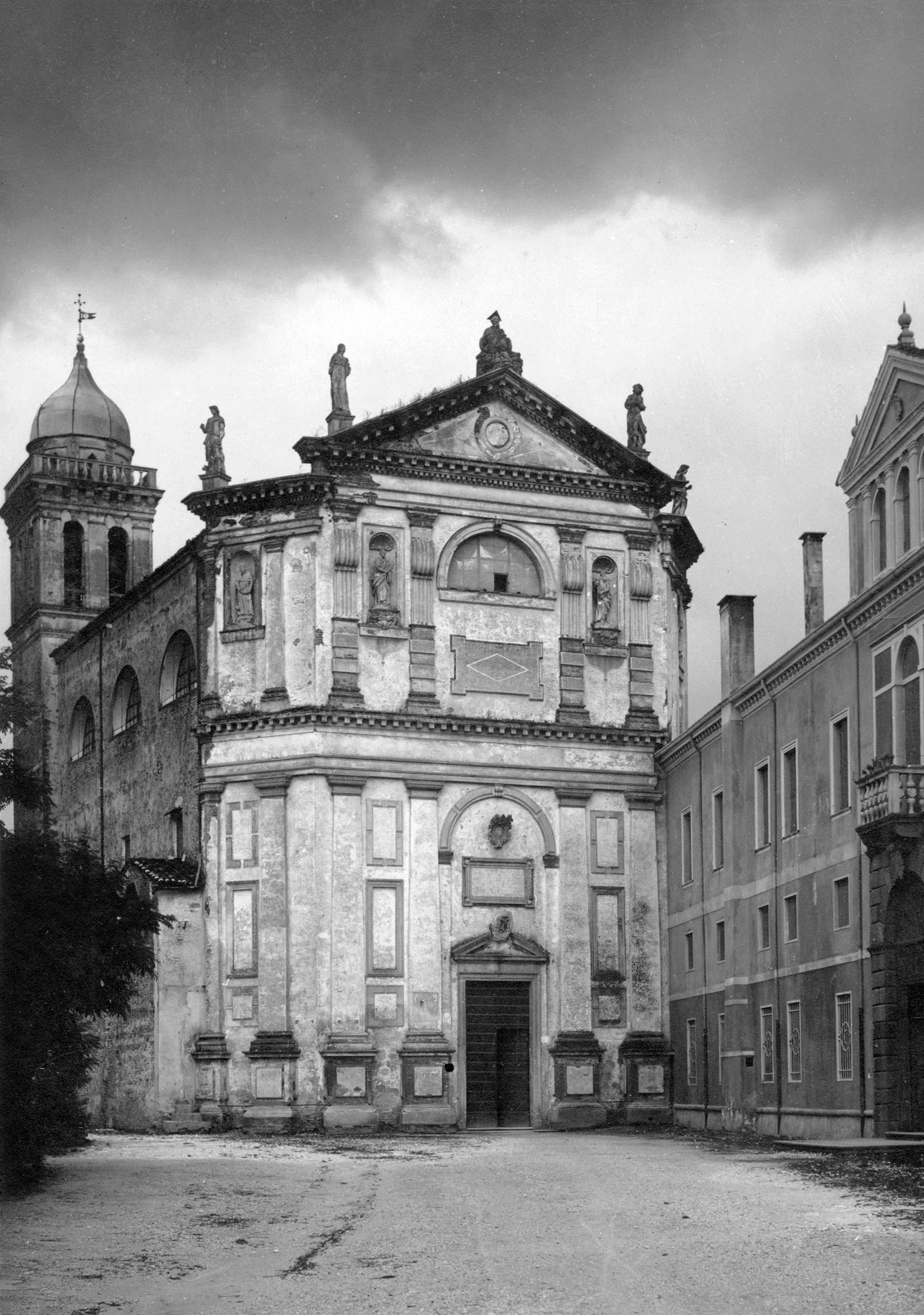 Carceri. Chiesa Santa Maria. La chiesa di Santa Maria (esterno.) (negativo) di Gabinetto fotografico (XX)