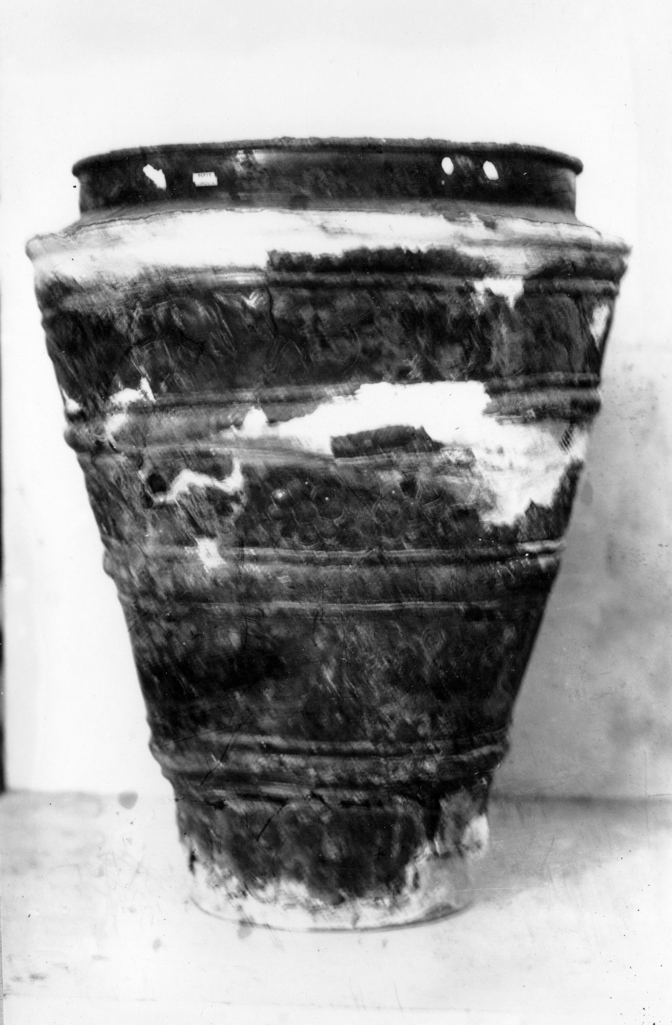 Museo d'Este. Vaso cinerario in metallo. (Scavi locali.) (negativo) di Gabinetto fotografico (XX)