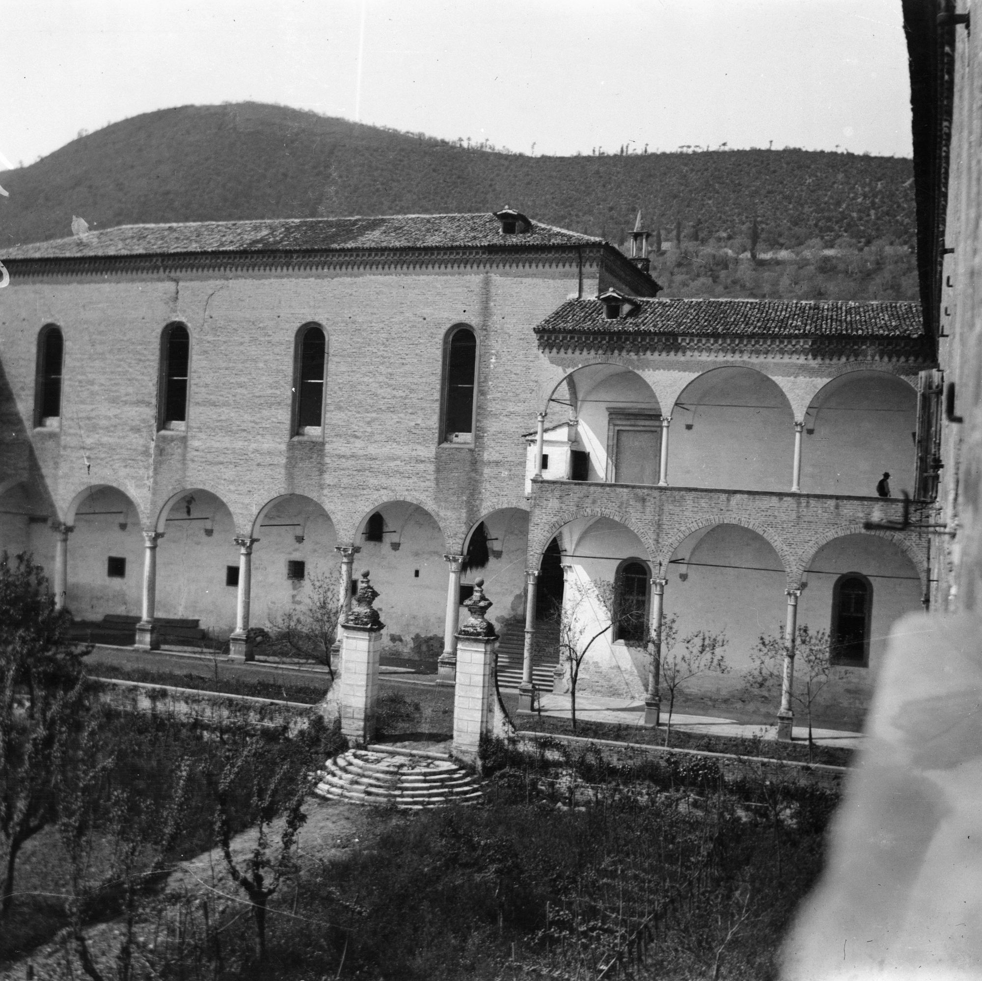 Praglia. Vedute dei Chiostri del Monastero di Praglia (negativo) di Ing. Ongaro (XX)