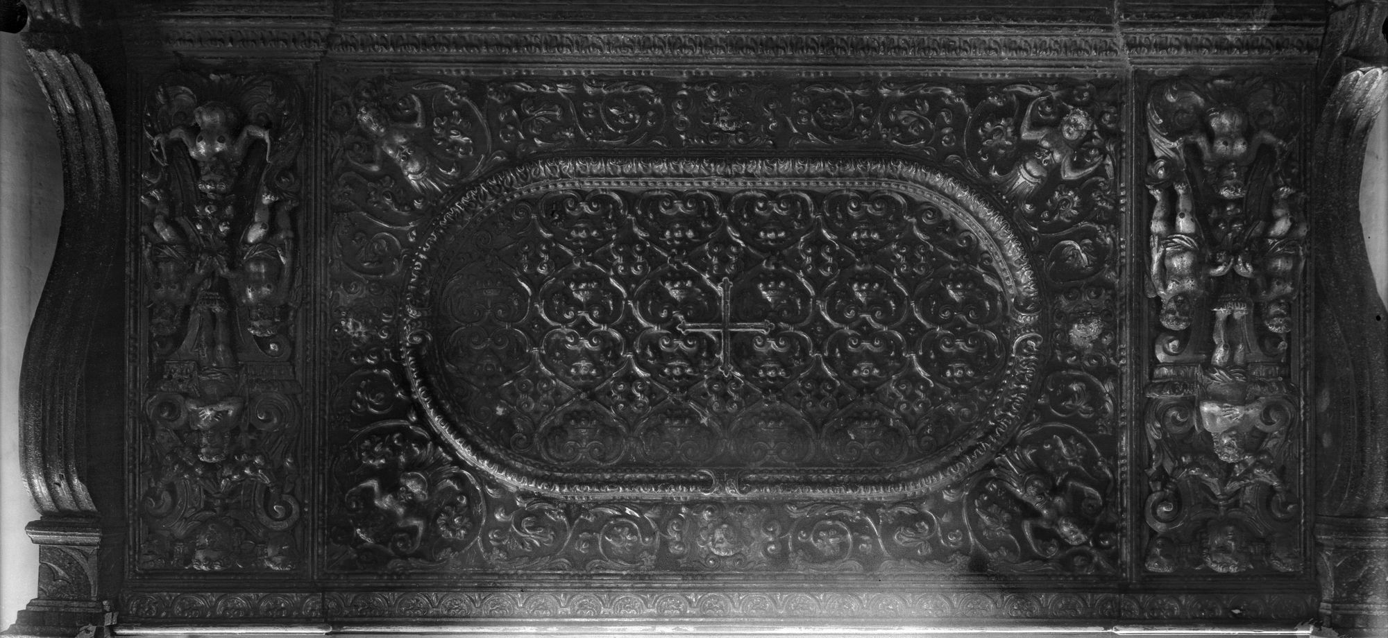 Chiesa di Santa Maria della Difesa. Parapetto in legno nell'altare maggiore (negativo) di Gabinetto fotografico (XX)