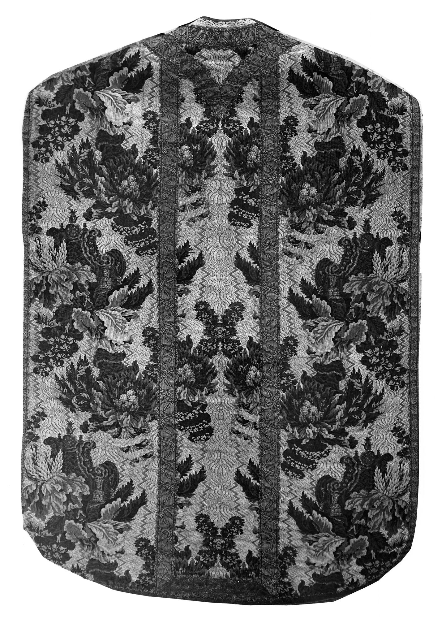 Chiesa di San Tommaso. Pianeta in seta a disegni in rilevo in argento e oro (negativo) di Gabinetto fotografico (XX)