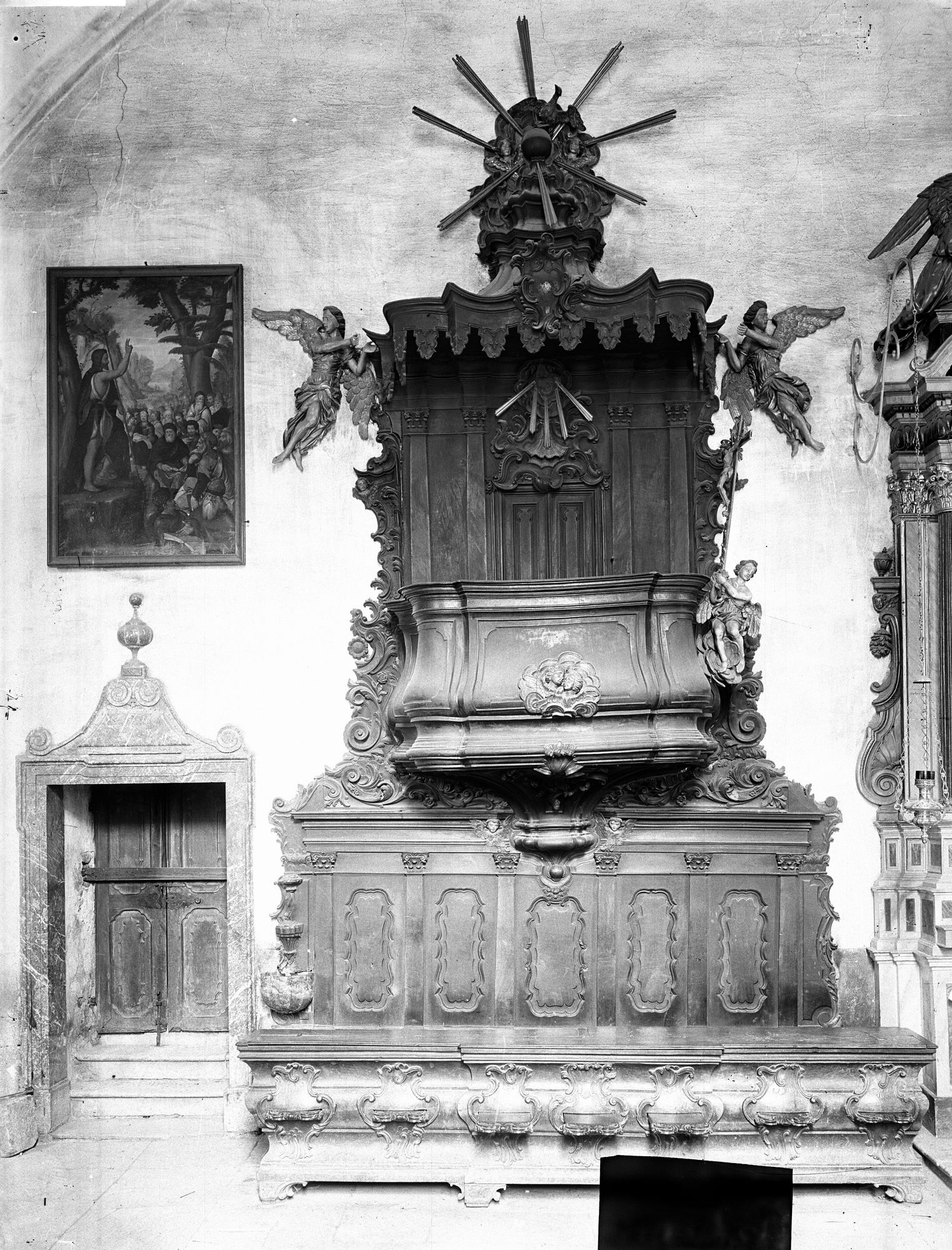 Forno di Zoldo.Chiesa San Floriano. Pulpito in legno con angeli (negativo) di Gabinetto fotografico (XX)