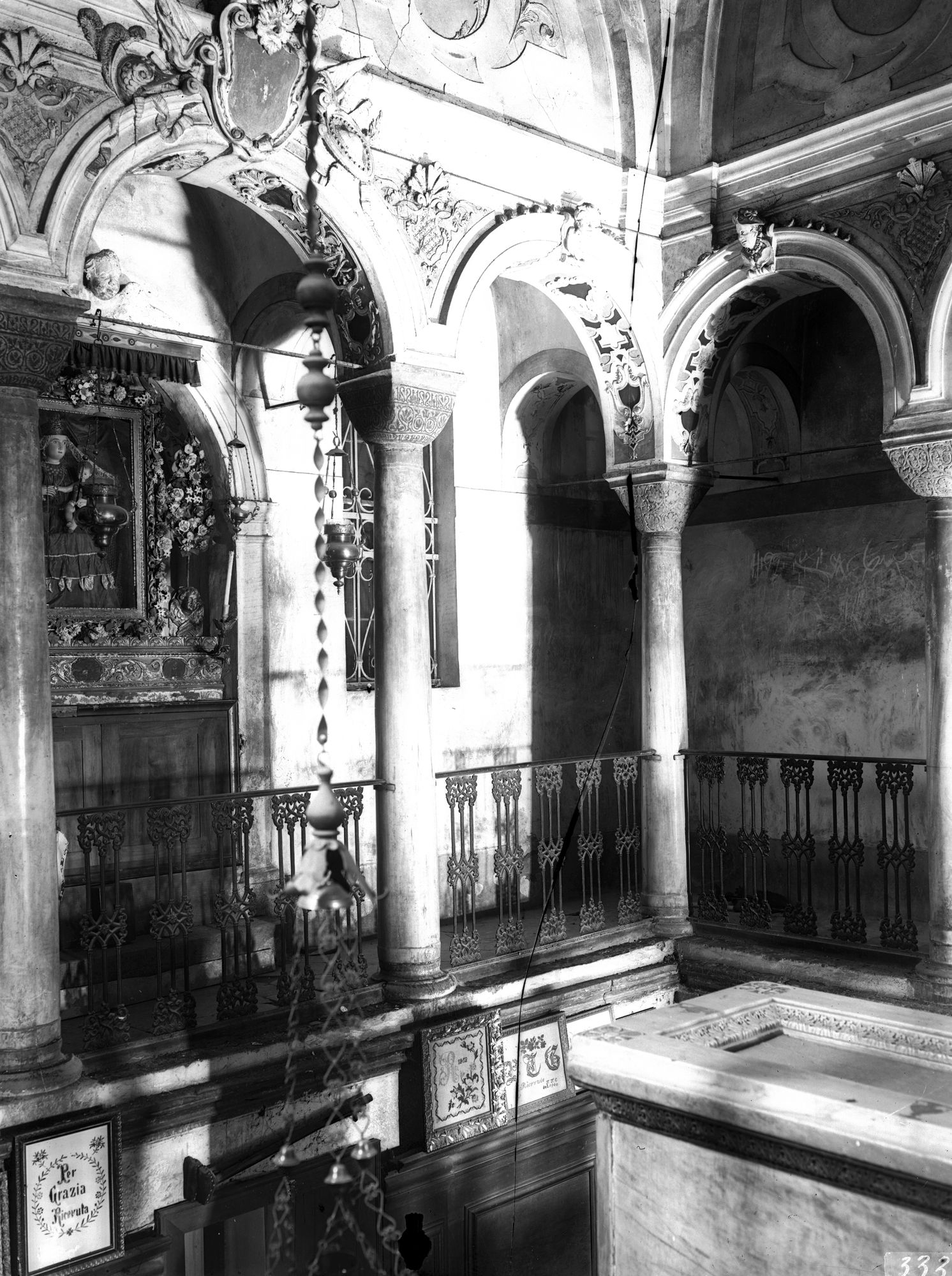Feltre. Chiesa SS. Vittore e Corona. Custodia in pietra di stile gotico (negativo) di Gabinetto fotografico (XX)
